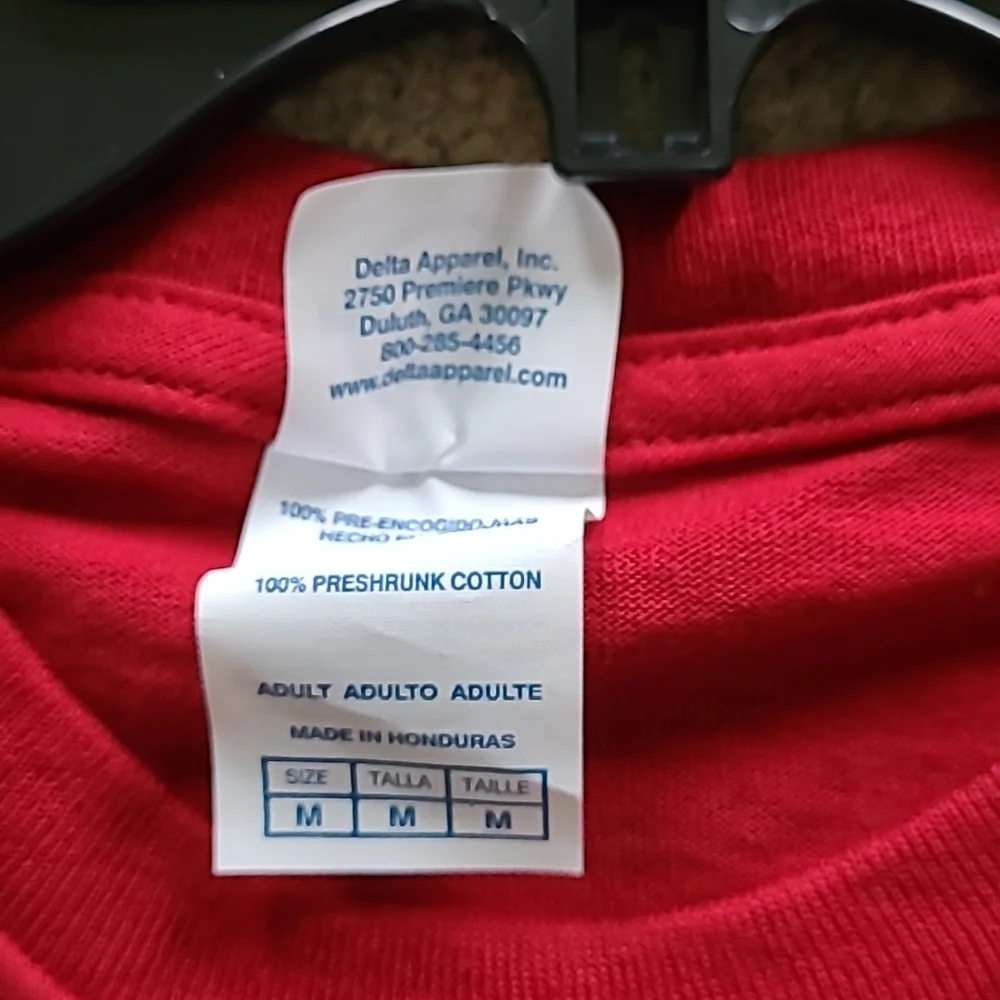 NWT DELTA PRO WEIGHT SANTA'S T-SHIRT - Picture 3 of 4